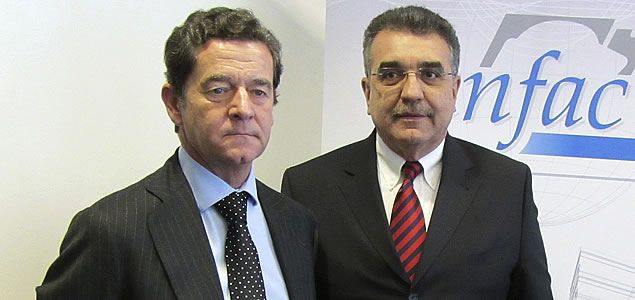 Mario Armero (izda.) y Francisco García Sanz durante la presentación del nuevo Plan Estratégico de ANFAC.