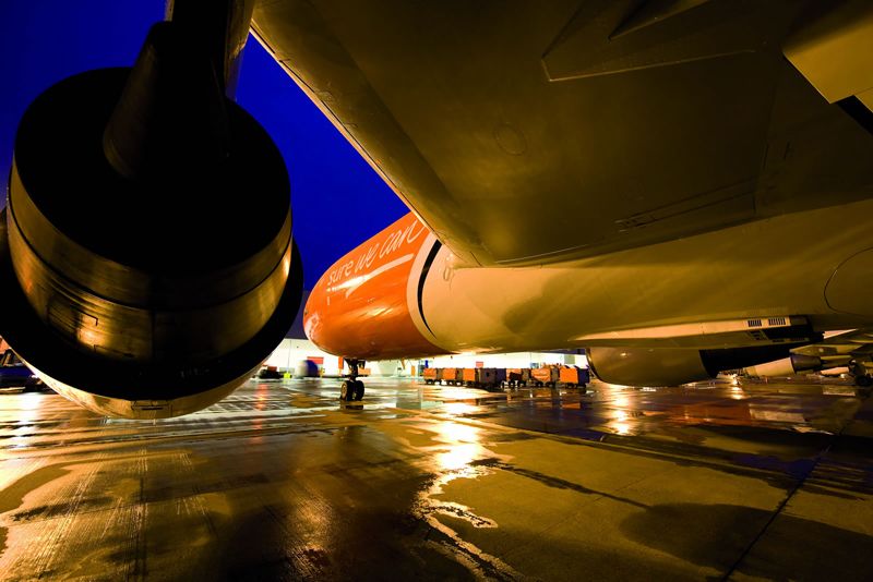 TNT avión noche TNT avión noche