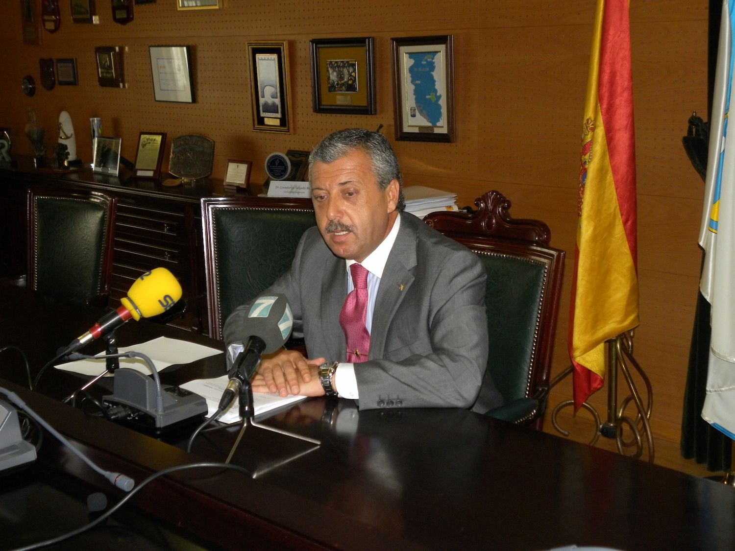 Javier Puertas durante la comparecencia en la que anuncia su dimisión al frente de la Autoridad Portuaria de Vilagarcía de Arousa