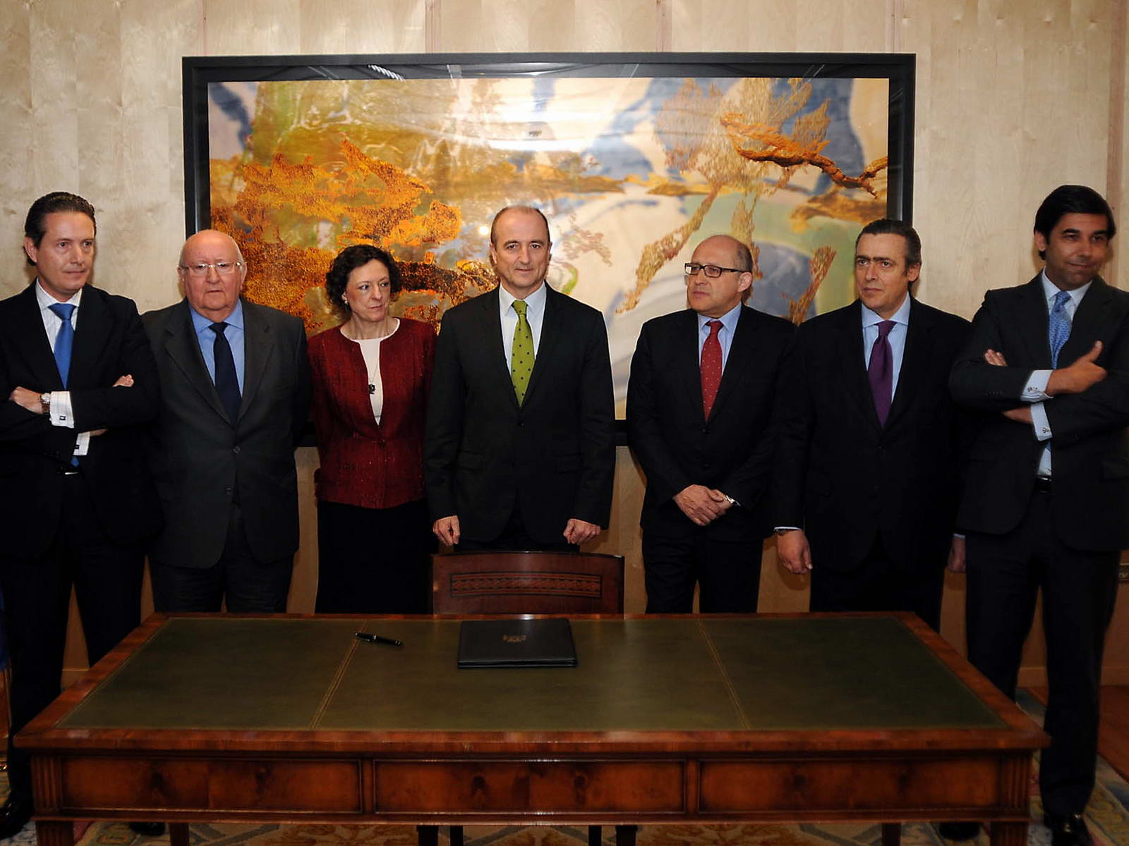 Firma del acuerdo alcanzado entre los fabricantes y los concesionarios en marzo de 2011.