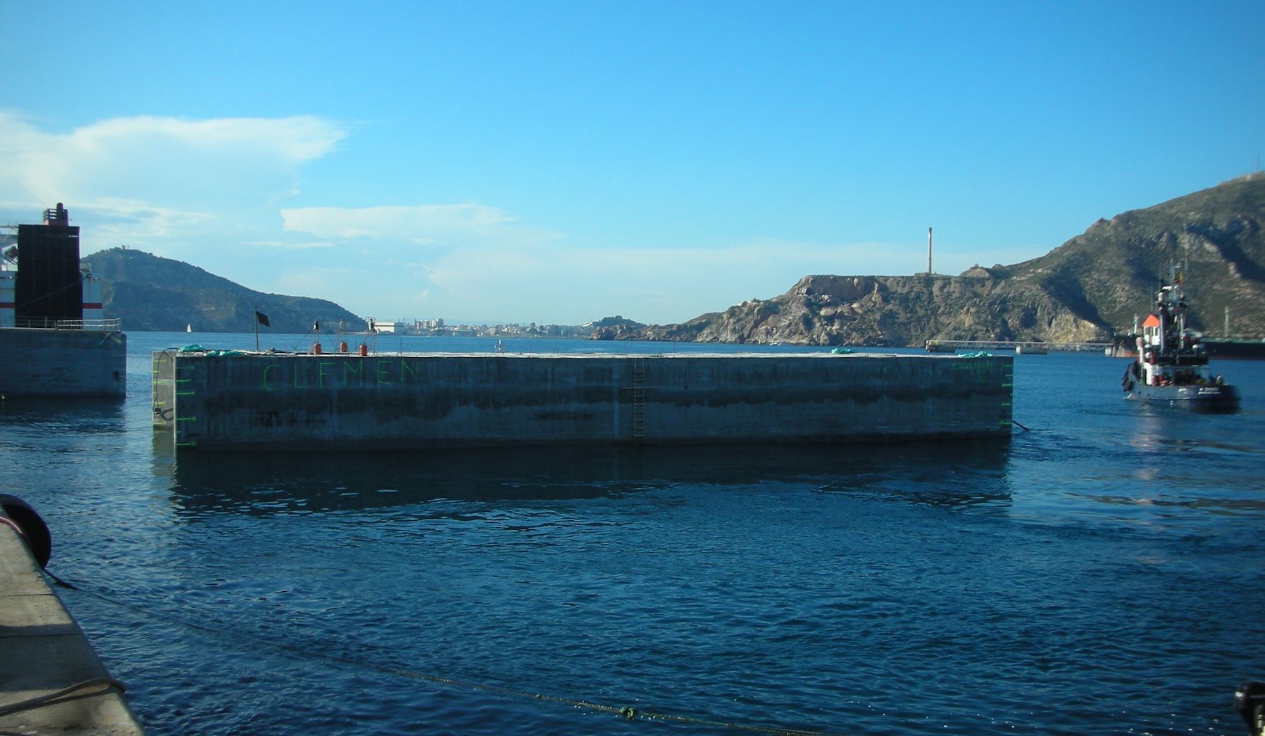 Primer cajón de los muelles del Botafoc Primer cajón de los muelles del Botafoc