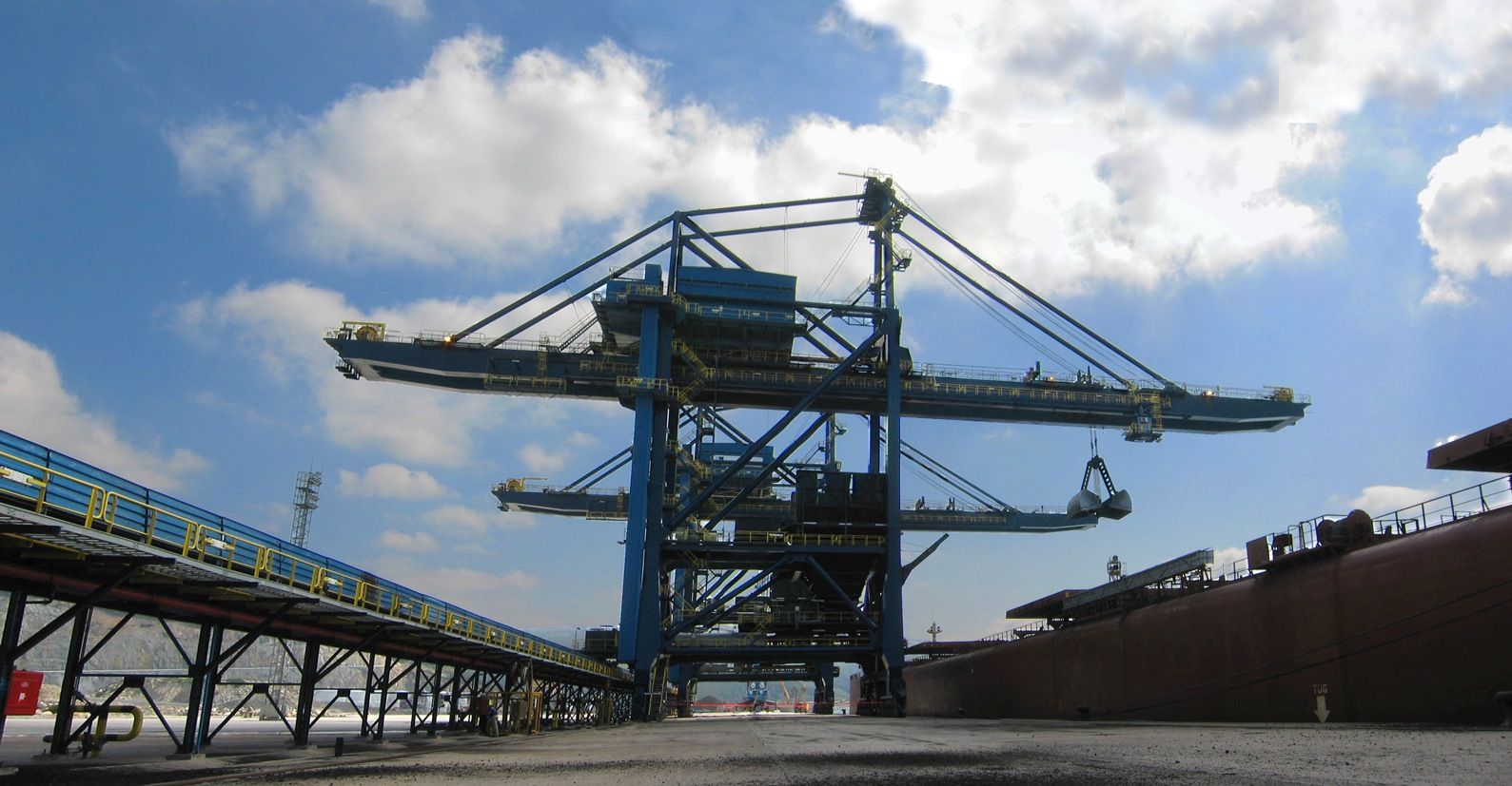 Grúas pórtico del puerto de Ferrol para la descarga de carbón