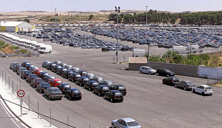 campa de automóviles para su distribución