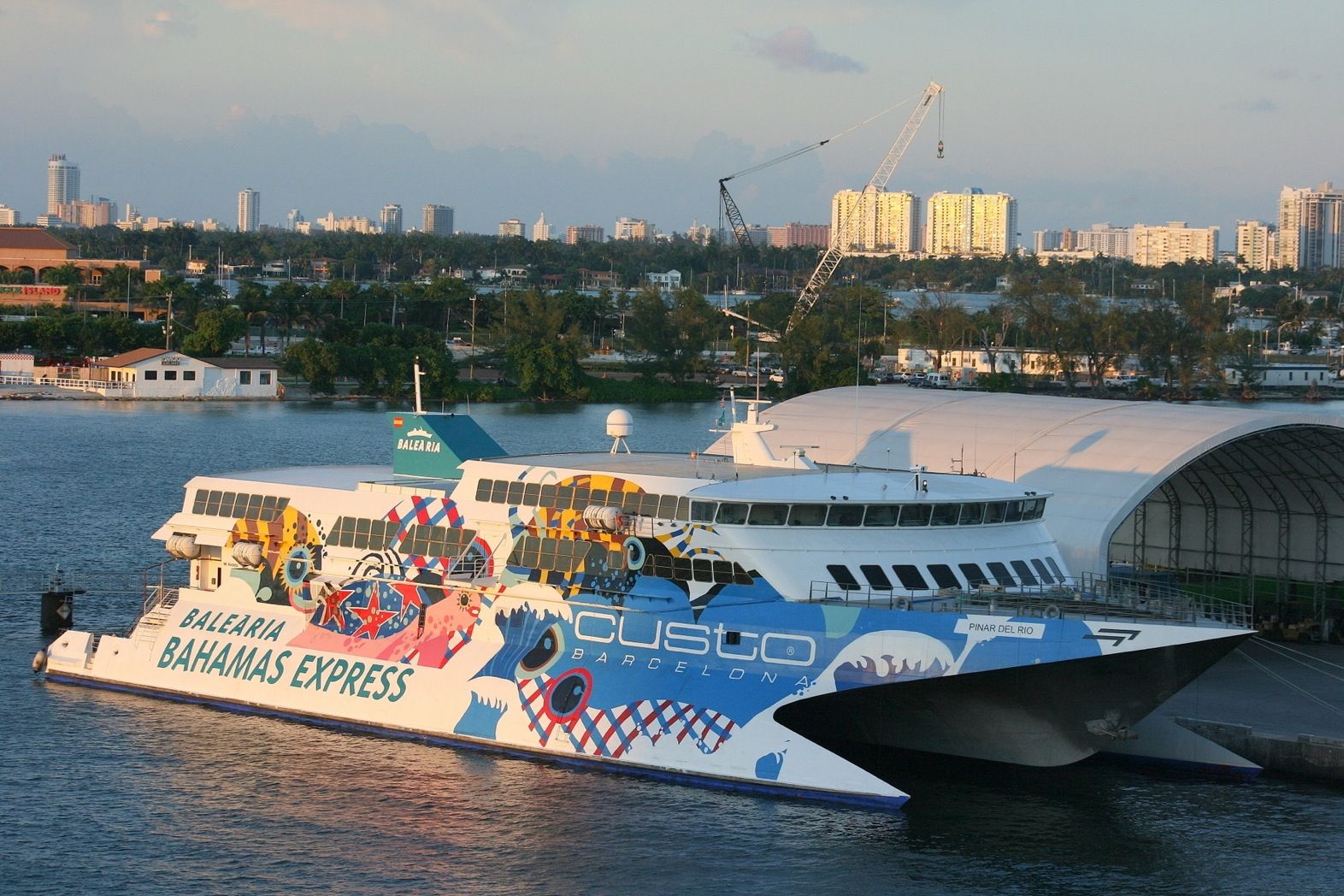 Fast ferry Pinar del Río de Balearia Bahamas Express