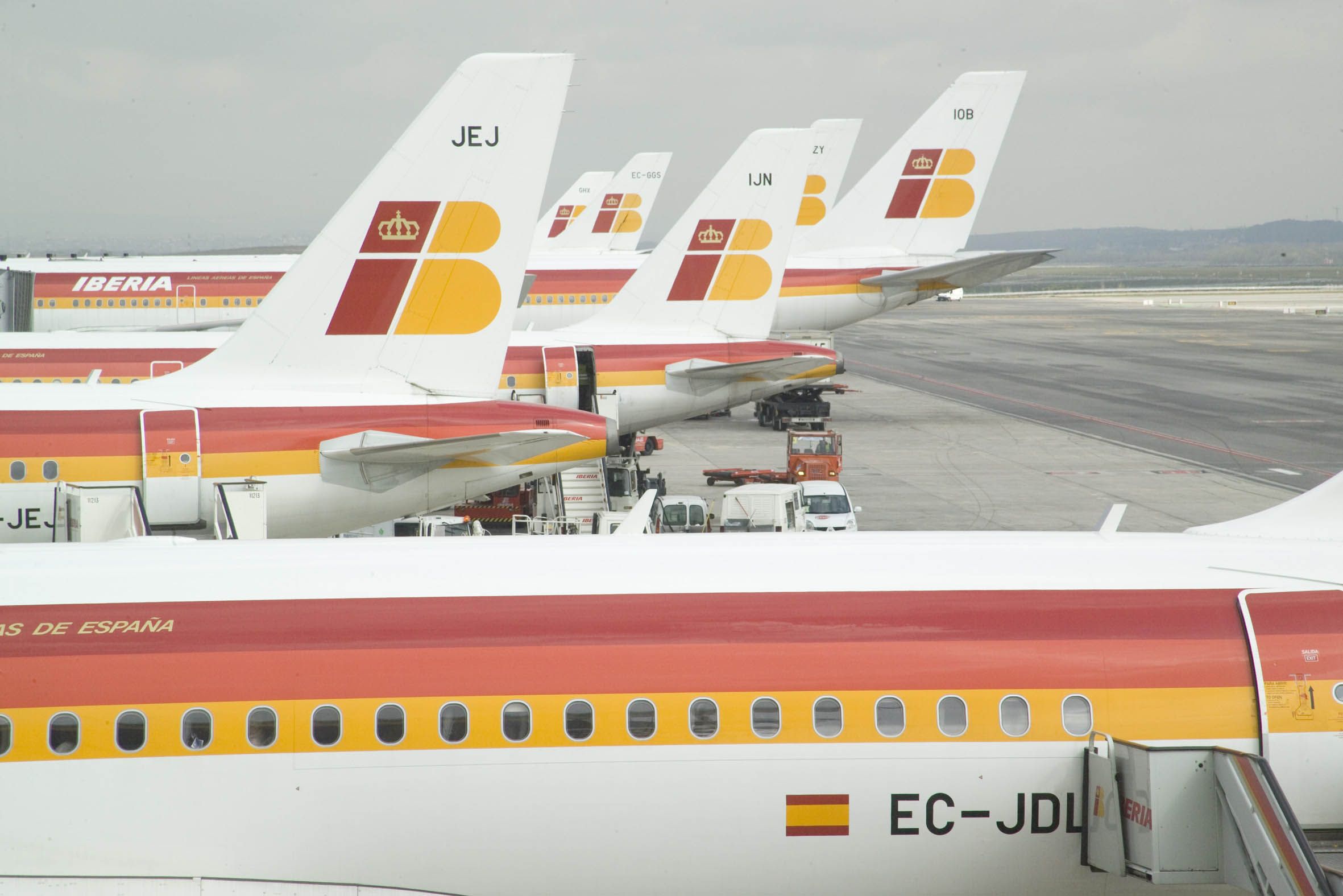 IBERIA aviones aparcados en Madrid