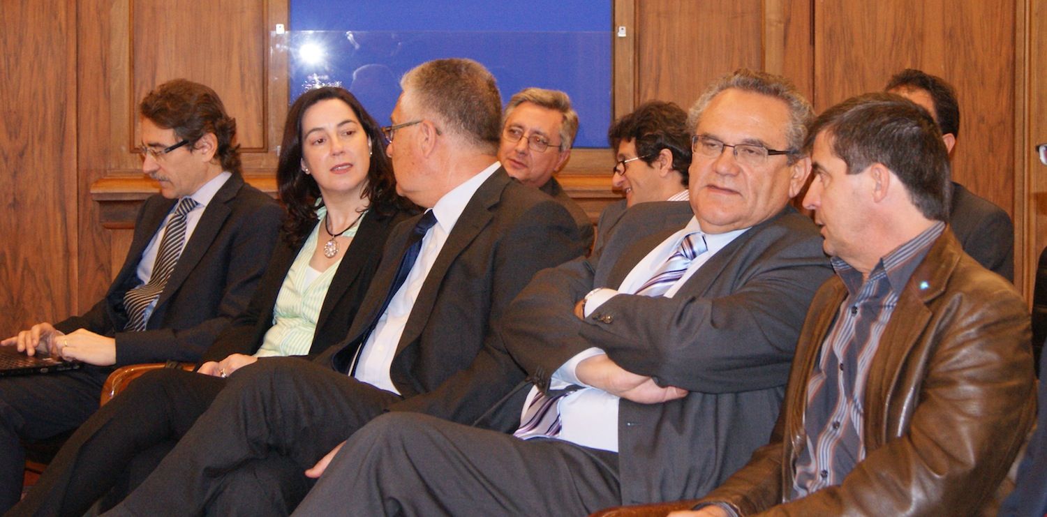 Representantes del CNTC y de los cargadores en el ministerio de Fomento durante la firma de los acuerdos del 19 de abril de 2011