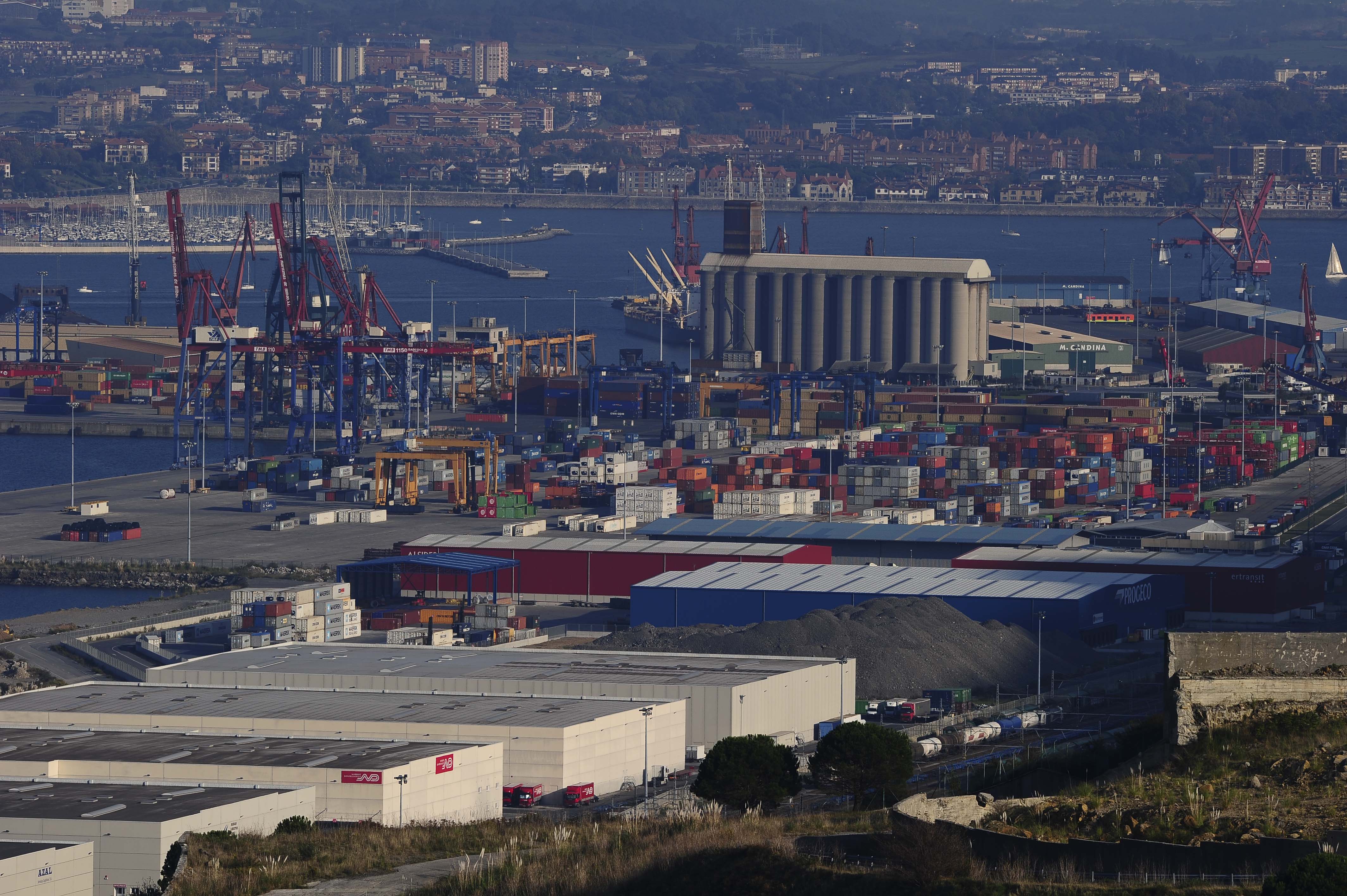 El Puerto de Bilbao bate su récord en número de contenedores