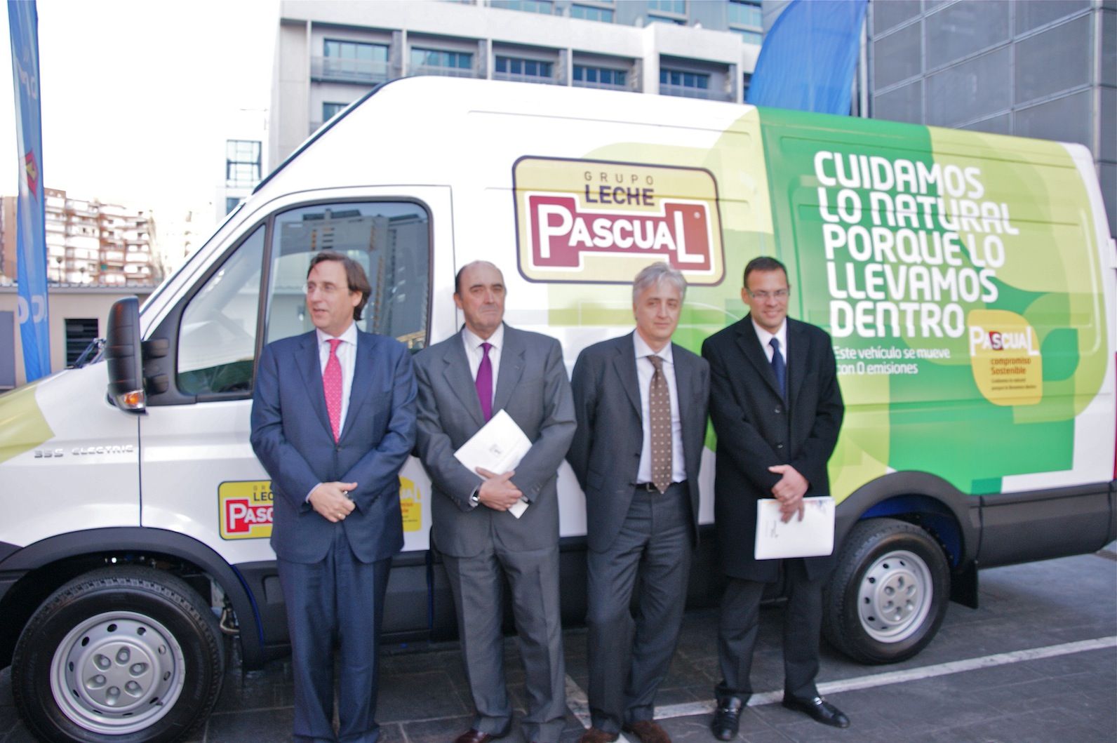 Iveco entrega al Grupo Leche Pascual una Daily 0 emisiones para su flota de reparto urbano