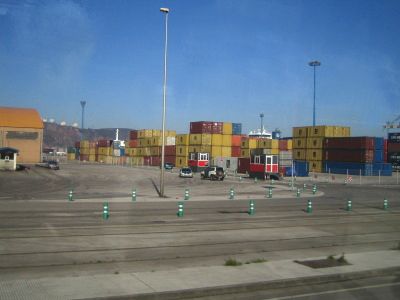 Terminal de contenedores en los muelles de La Osa