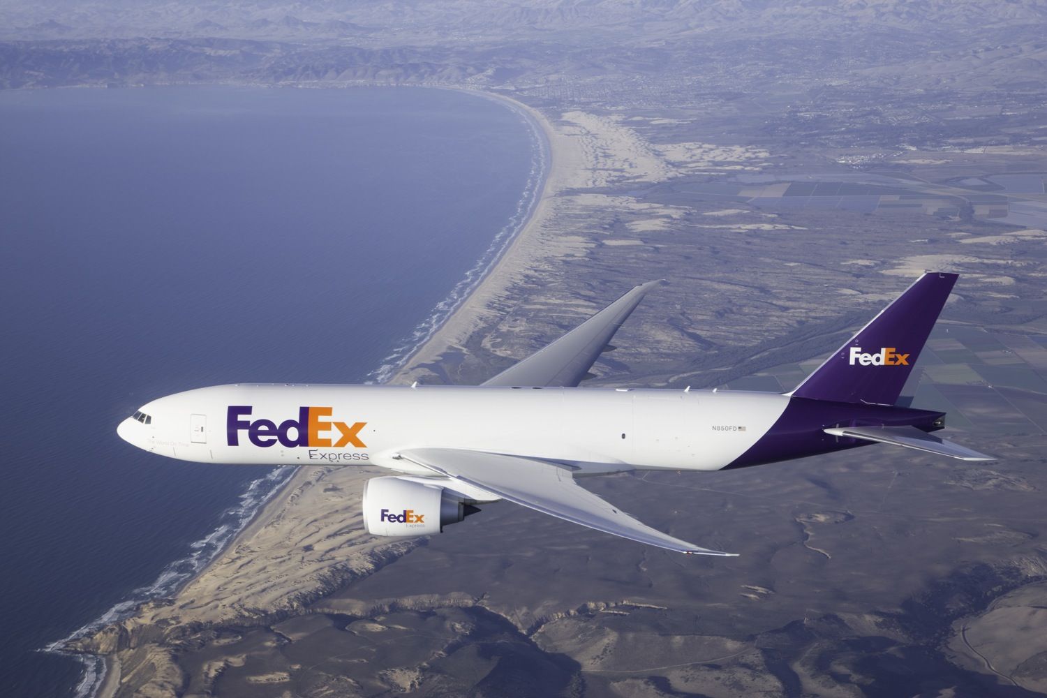 FedEx mejora su servicio de entrega "al día siguiente" incorporando más aviones