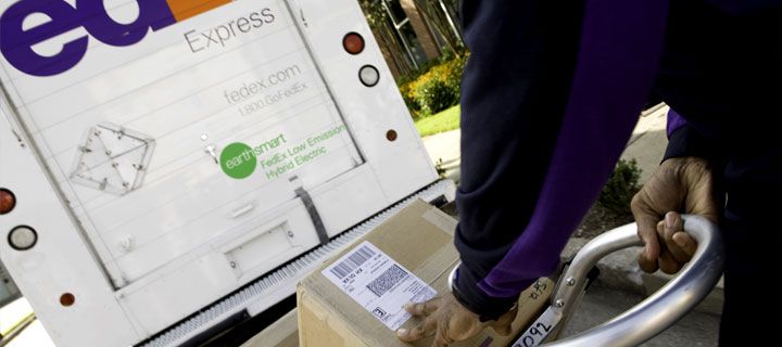 Los nuevos sobres de FedEx ayudan a reducir las emisiones de CO2