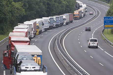 Fetransa propone una semana de paro en transporte de mercancías por carretera en España en abril 2012.