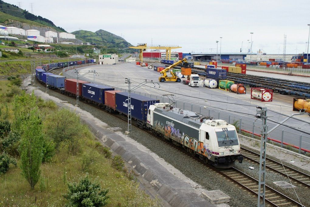 Terminal intermodal de Adif en Barcelona Morrot