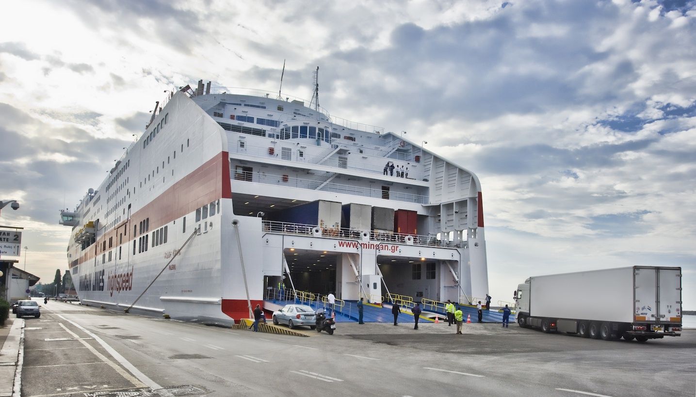Barco de la naviera Minnoan Lines que ofrece servicios para carga rodada