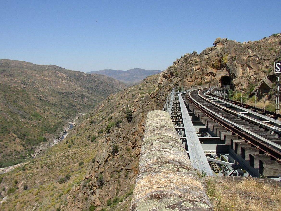 Ruta de los túneles de La Fregeneda en la línea ferroviaria entre Salamanca y Portugal