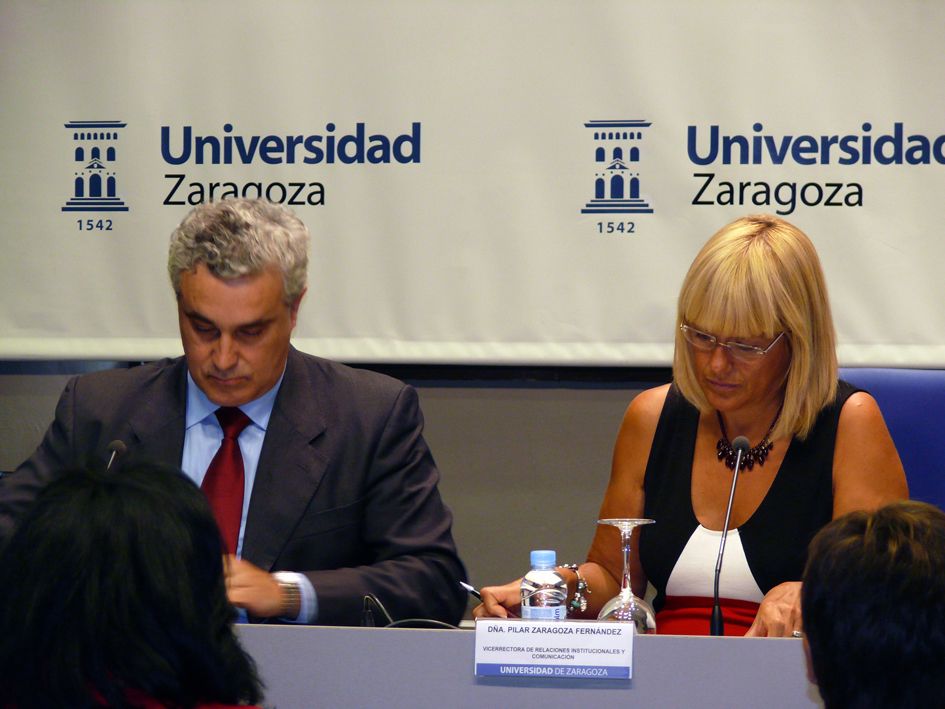 Fernando Carreras en la firma de la constitución de la Cátedra Carreras con la Universidad de Zaragoza