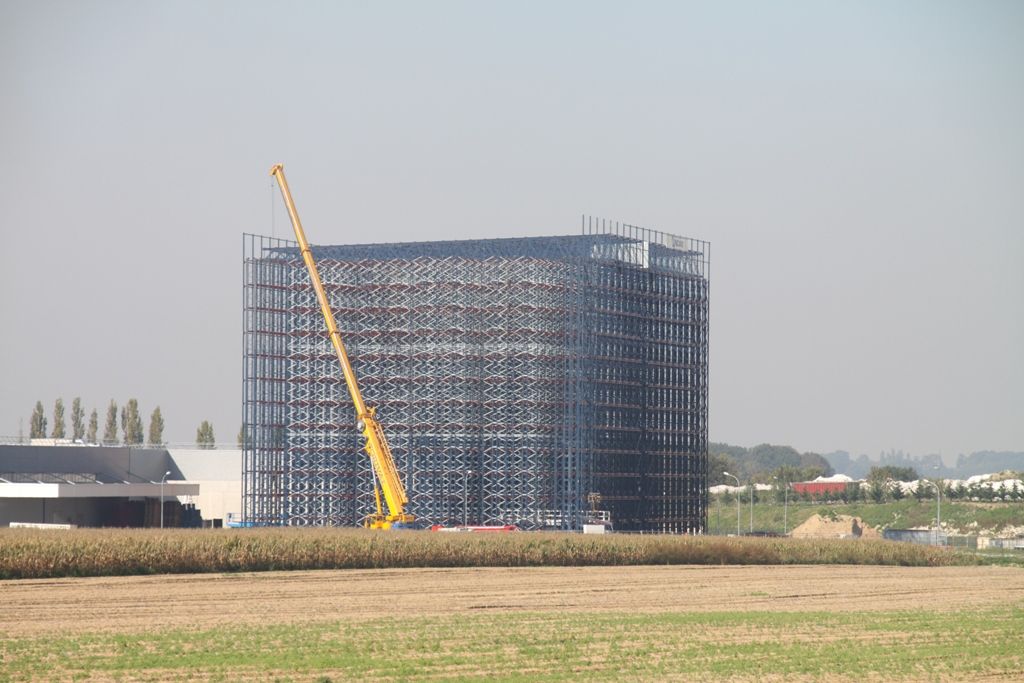 Mecalux construye su centro logístico más dulce