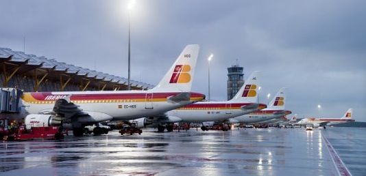 Aviones de Iberia en la T4 de Barajas