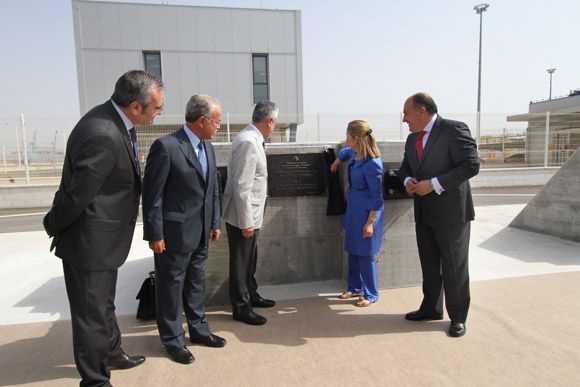 La ministra de Fomento, Ana Pastor, y el presidente de la Junta de Andalucía, José Antonio Griñán, han inaugurado los accesos viarios y ferroviarios al puerto de Algeciras