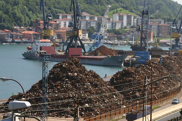 chatarra puerto Pasajes