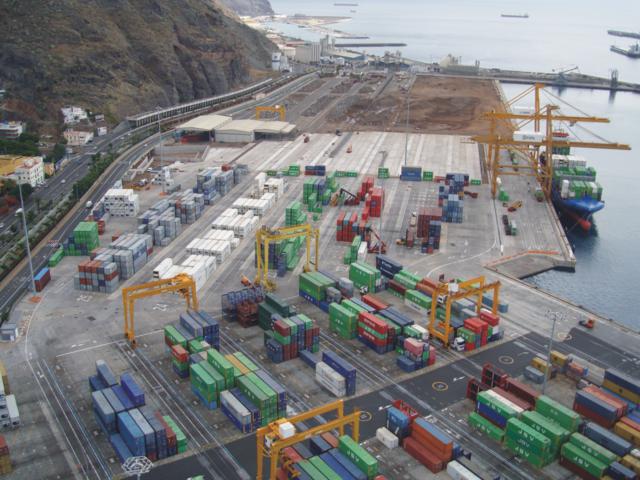 El puerto de Tenerife inaugura un nuevo escáner para controlar las mercancías de los contenedores