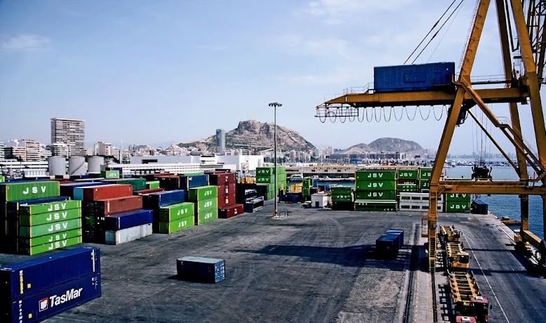El puerto de Alicante registra ligeros crecimientos