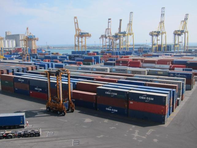 TCB establece un nuevo record de manipulacion de contenedores en el puerto de Barcelona