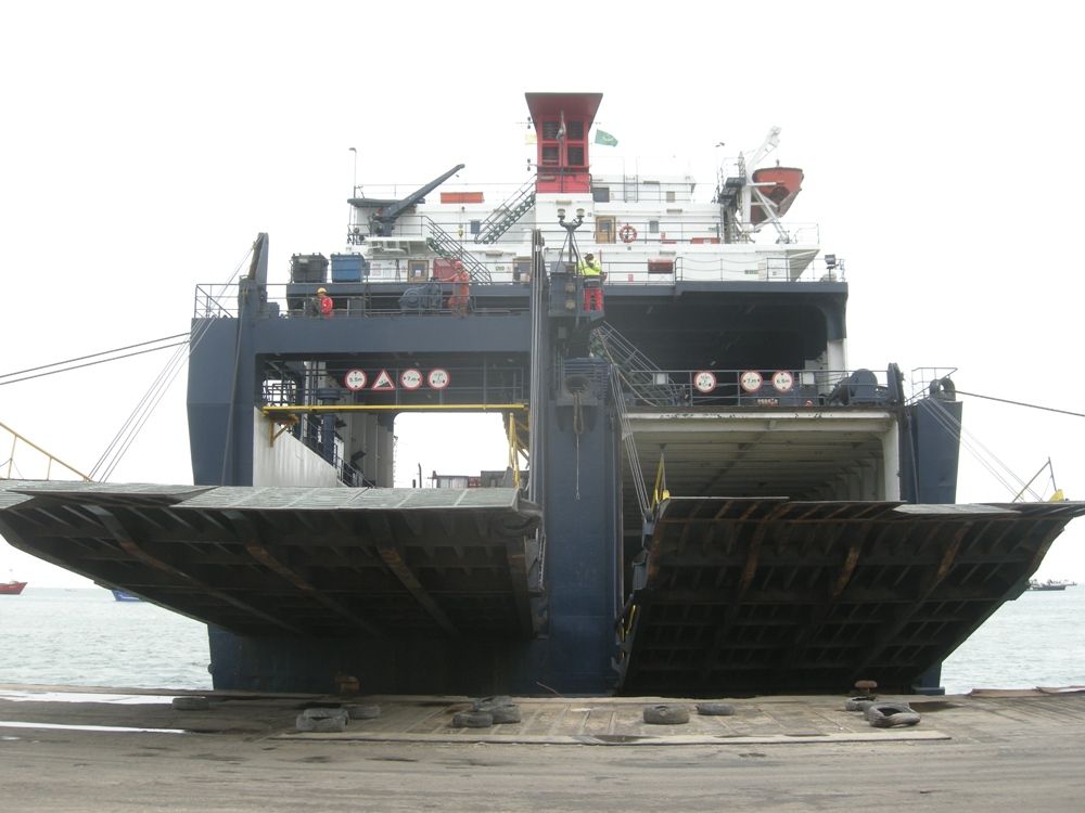 Vero B Atraque boluda lines carga rodada Vero B Atraque boluda lines carga rodada