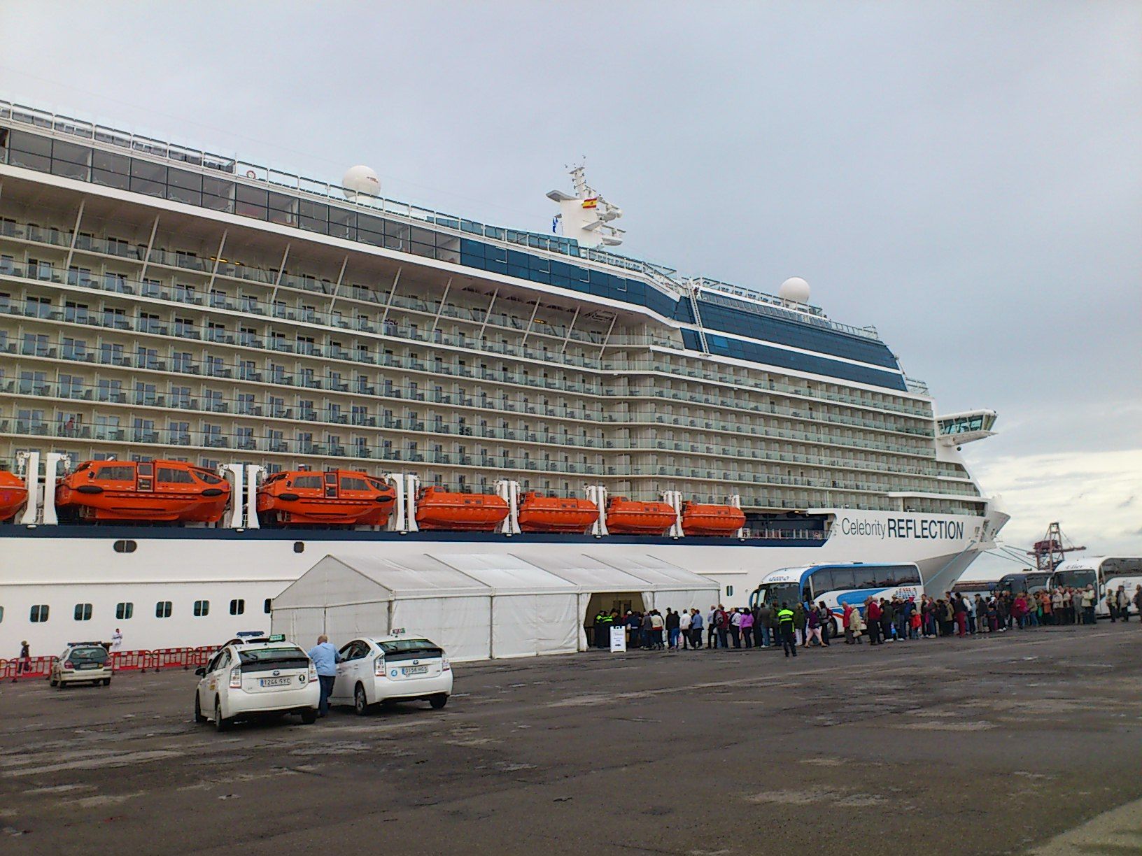 Gijón acoge la primera travesía comercial del crucero Celebrity Reflection