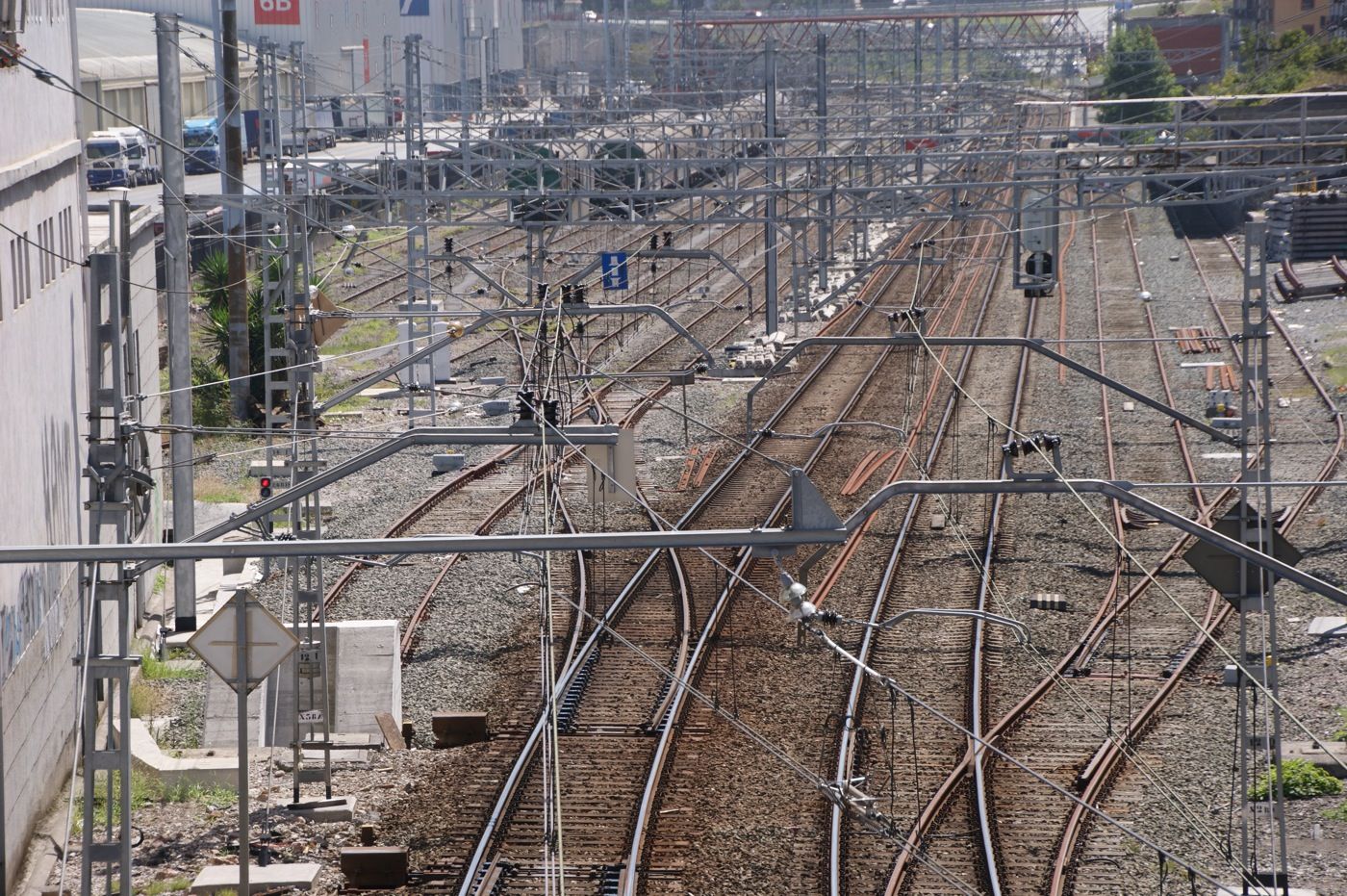 Adif adjudica el contrato de suministro eléctrico para la red ferroviaria en 2013