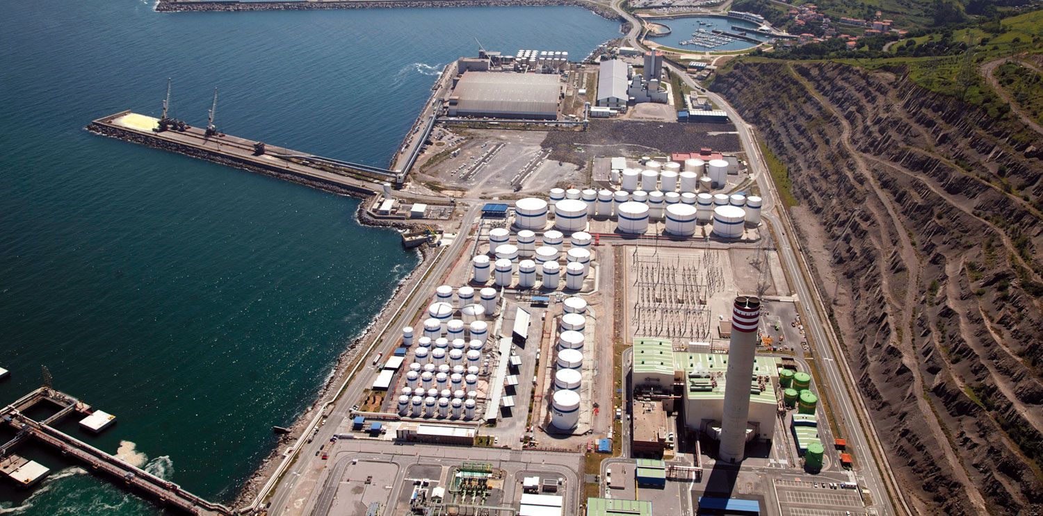 Punta Sollana en el puerto de Bilbao Punta Sollana en el puerto de Bilbao