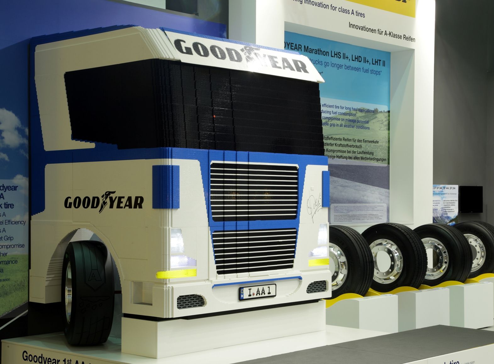 El camión Lego de Goodyear subastado El camión Lego de Goodyear subastado