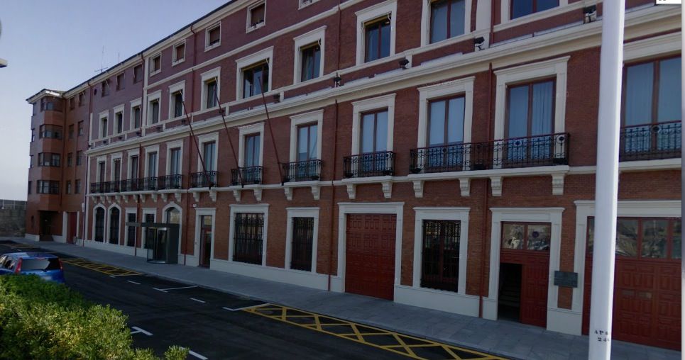 La Autoridad portuaria de Gijón pone a la venta su sede.