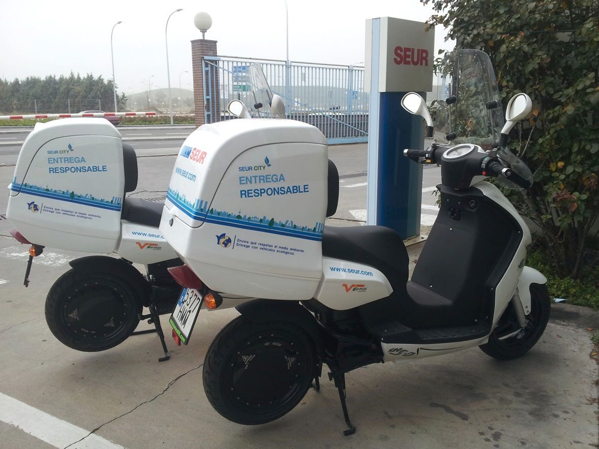Seur introduce las motos electricas en el reparto urbano en Madrid