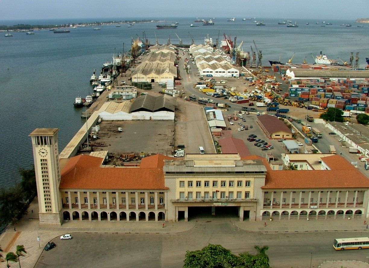 Fomento impulsa las relaciones maritimas con Angola