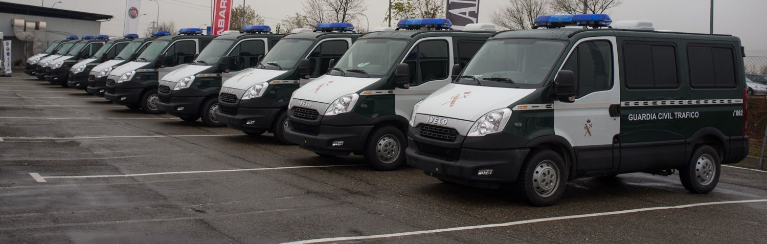 La Guardia Civil de trafico incorpora furgones Iveco Daily, DGT