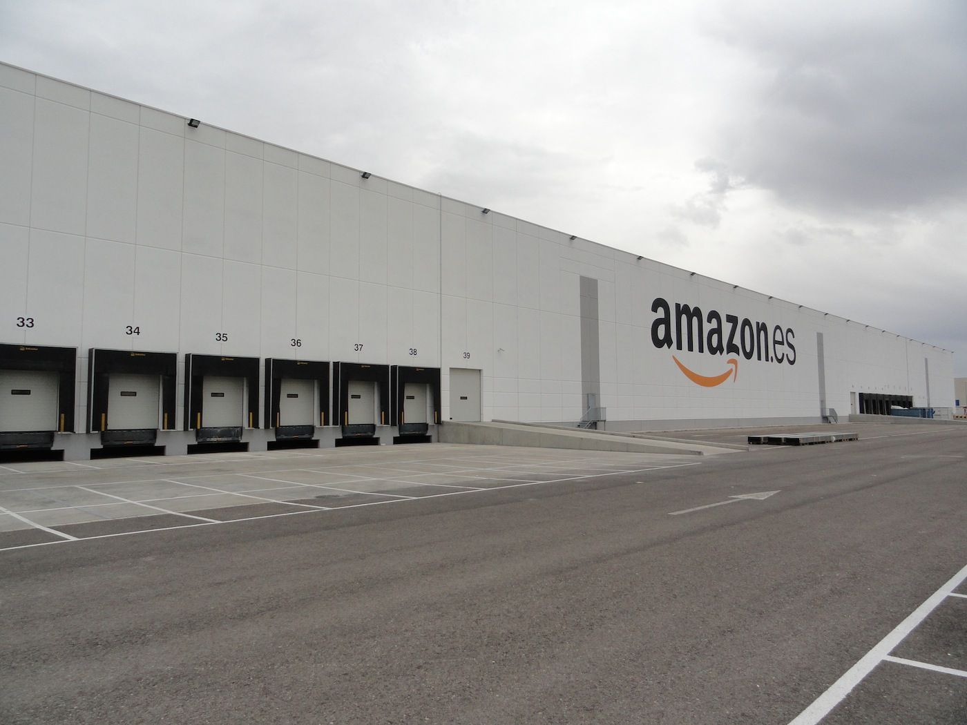 Centro logístico de Amazon en San Fernando de Henares inaugurado en 2012.
