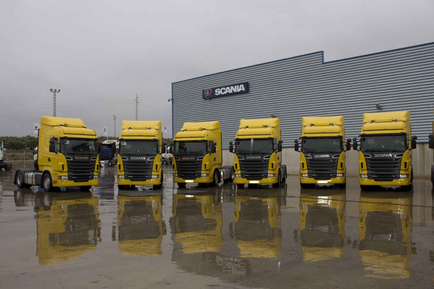 Transportes Cerezuela incorpora a su flota 25 tractoras de Scania