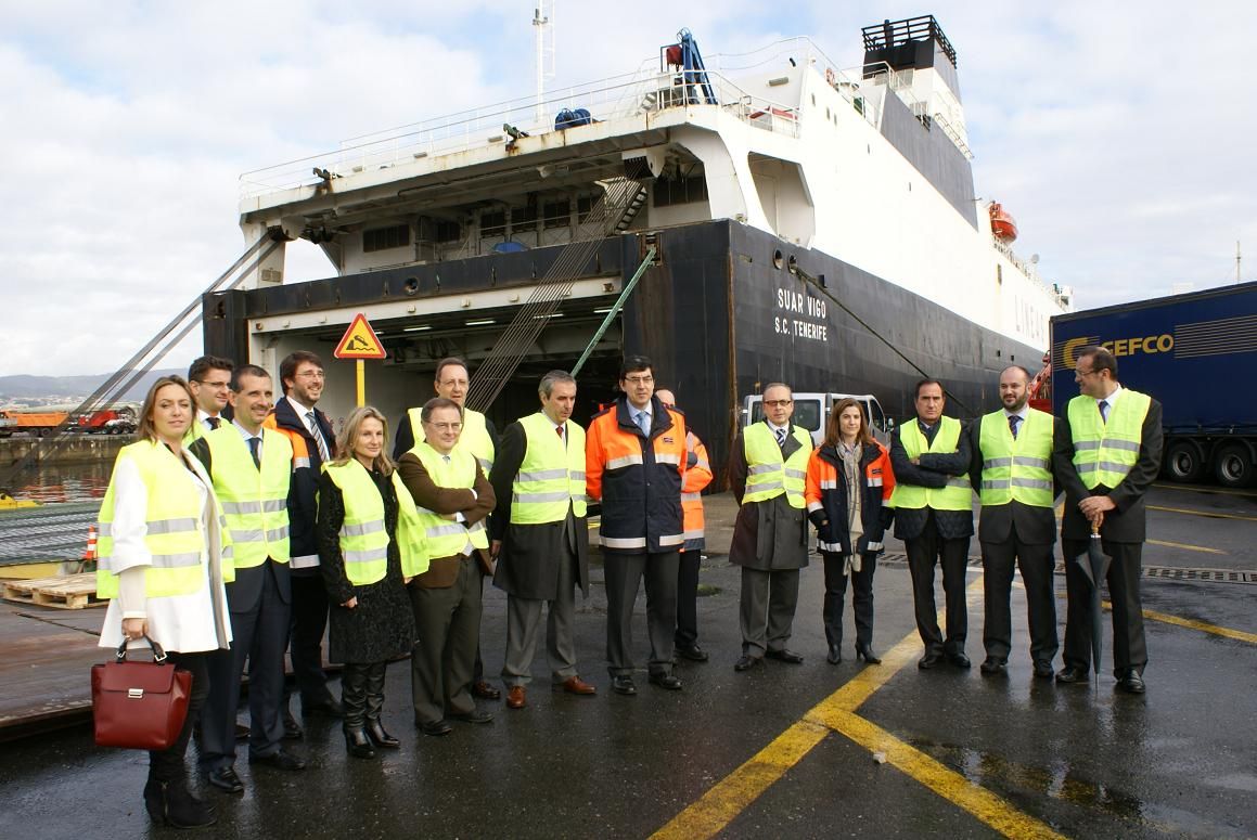 presentación oficial de la línea Vigo-Saint Nazaire para el grupo PSA Peugeot Citroën en el puerto de Vigo