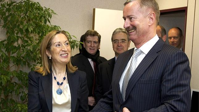 Ana Pastor y el comisario europeo de Transportes Siim Kallas Ana Pastor y el comisario europeo de Transportes Siim Kallas