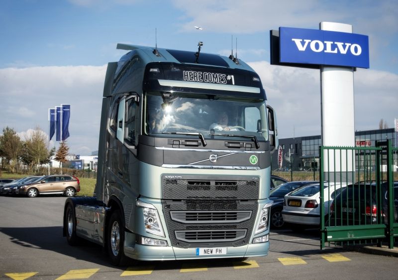 El primer Nuevo Volvo FH se entrega al ganador de la subasta benéfica