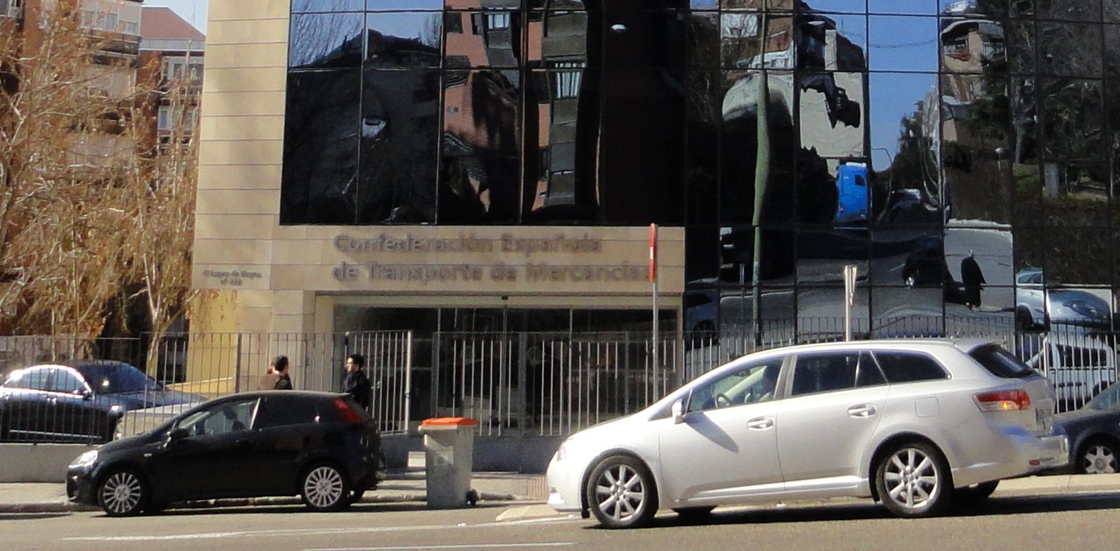 Entrada a la sede de la CETM en Madrid