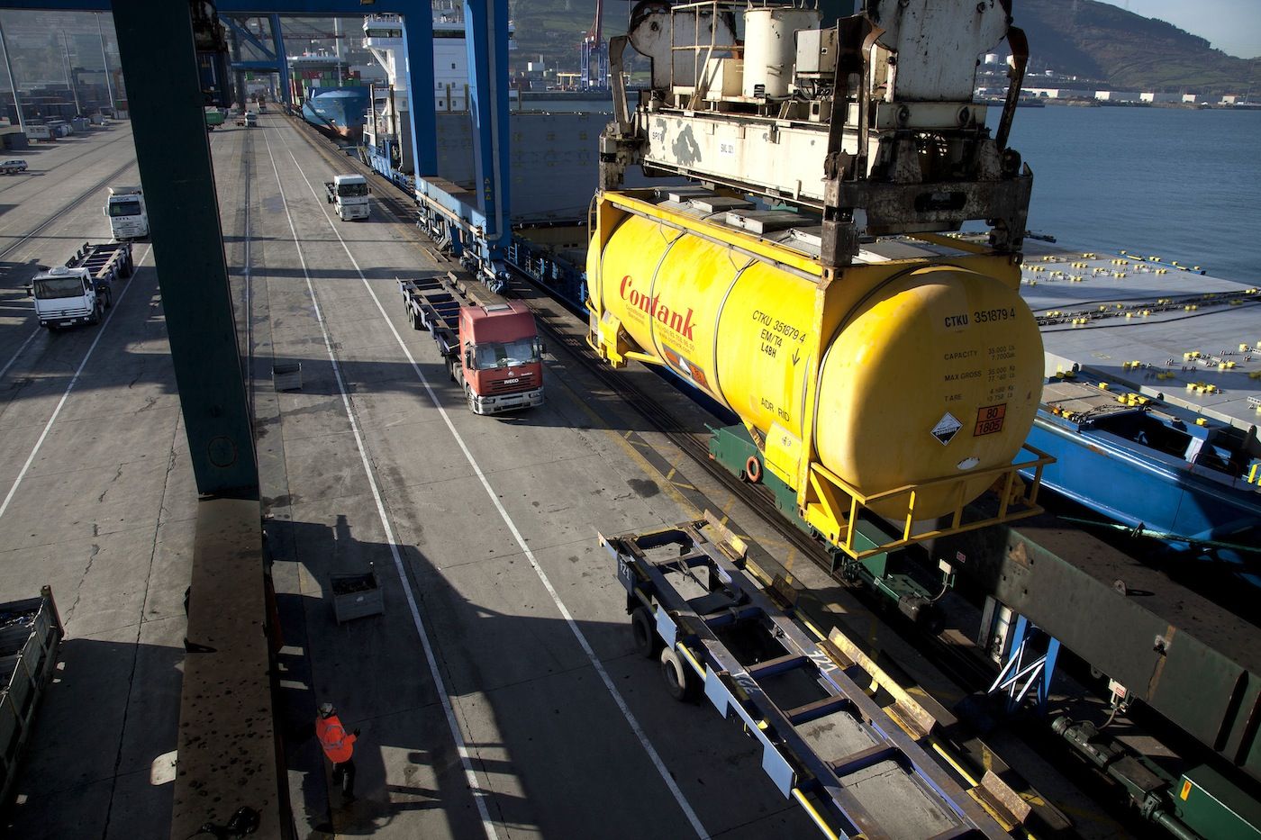 Intermodal Contenedor Contank en puerto Bilbao