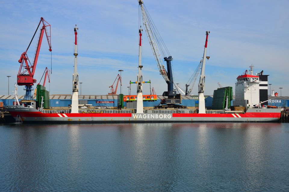 descarga tren en barco puerto bilbao