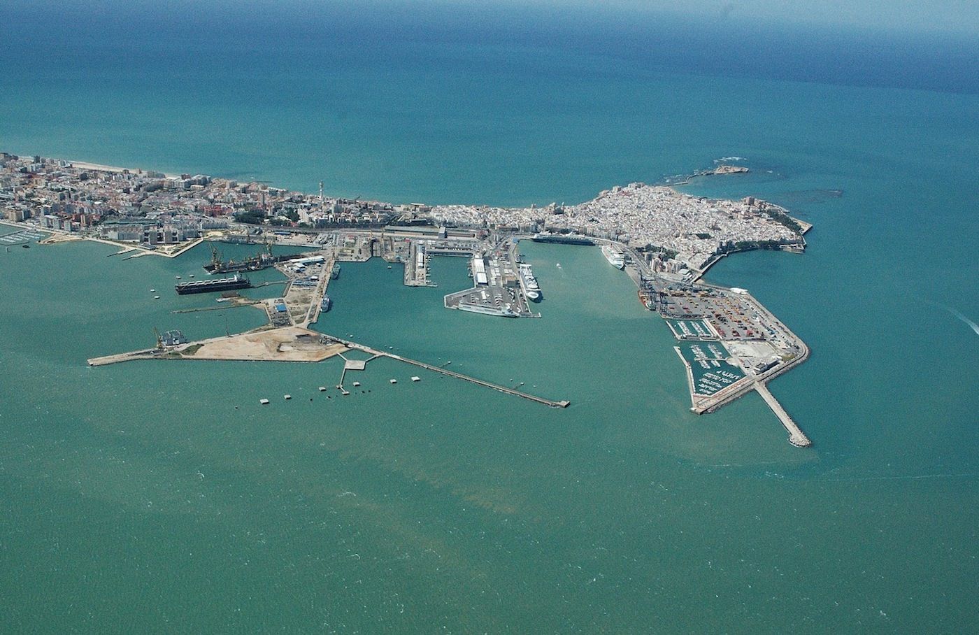 Vista aérea del Puerto de Cádiz