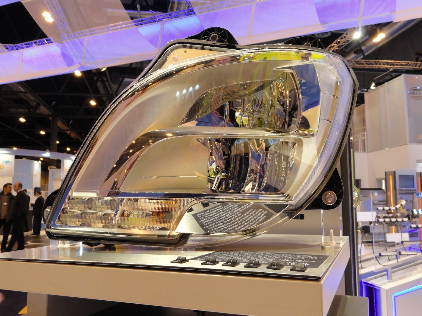 primer faro LED para camion de Hella