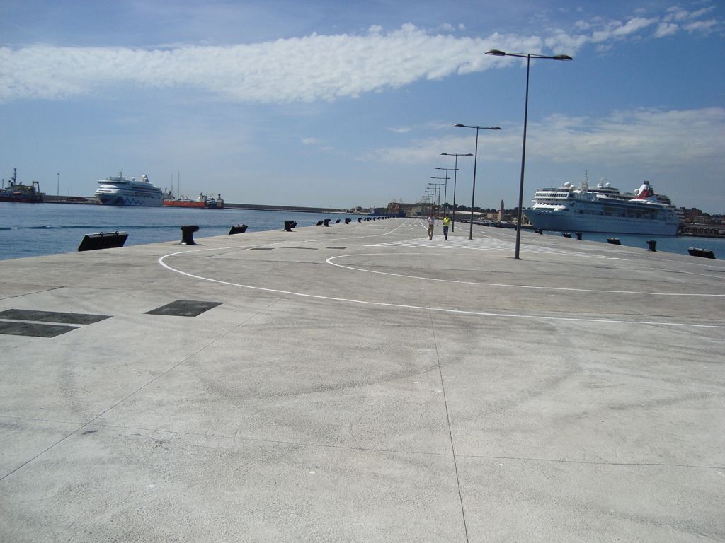 Final muelles Poniente cruceros puerto palma
