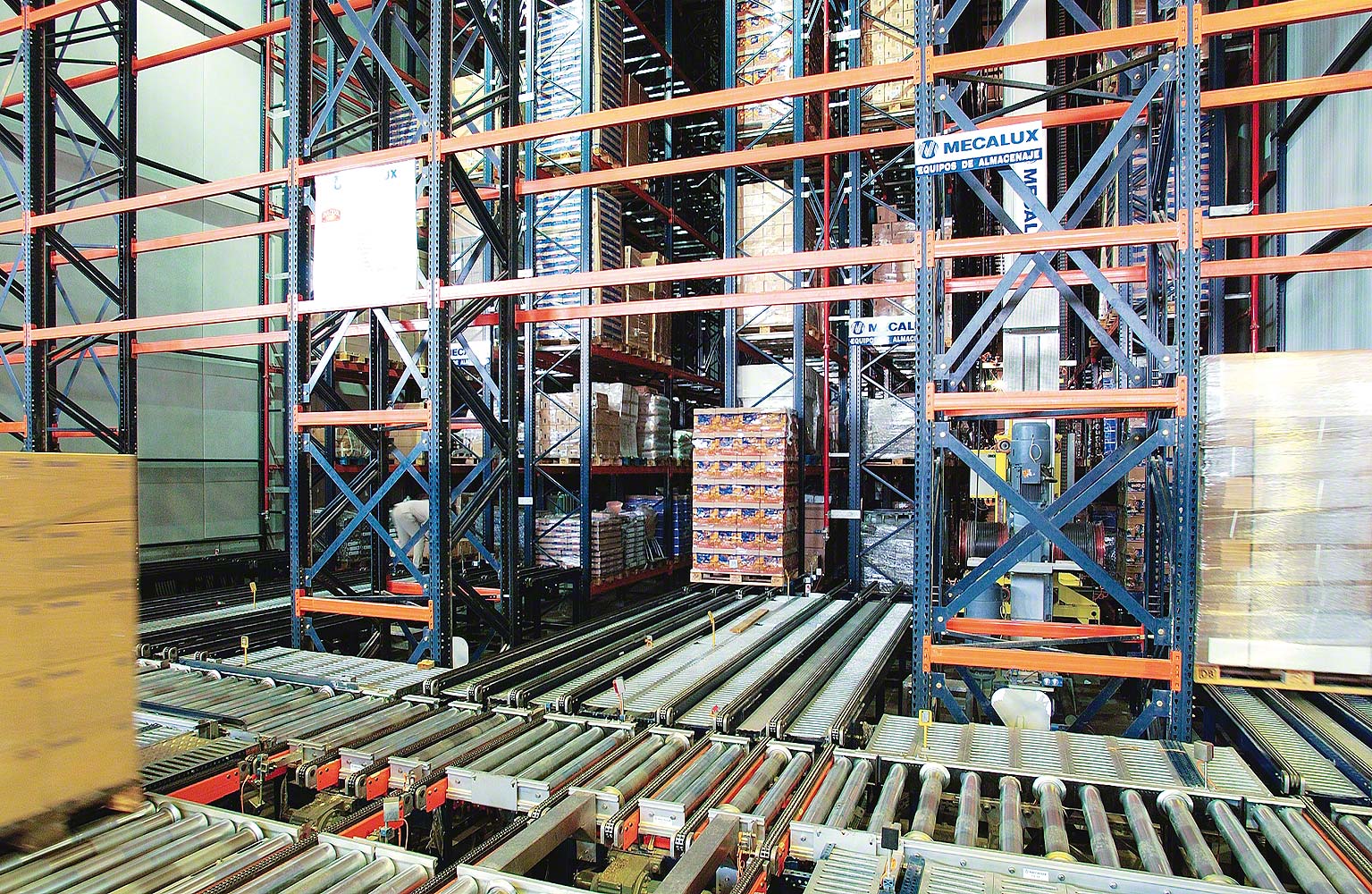transelevadores bicolumna para palets en el almacen automatico de Dulcesol