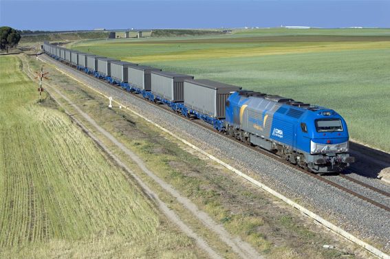 Con la modernización de la línea en la que trabaja Adif, se espera que siga aumentando el tráfico en los próximos años. Con la modernización de la línea en la que trabaja Adif, se espera que siga aumentando el tráfico en los próximos años.