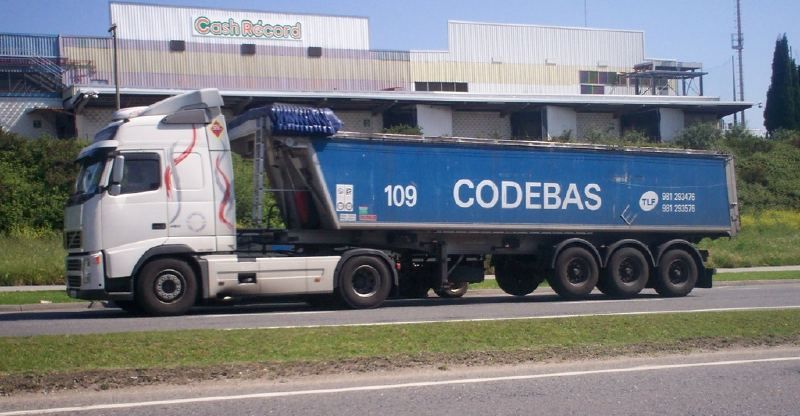 camion de la cooperativa Codebas que opera en el puerto de la Coruña